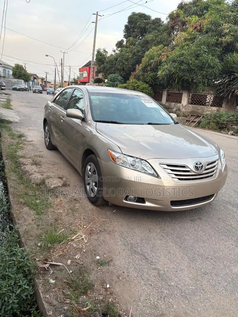 Toyota Camry LE 4dr Sedan (2.4L 4cyl 5A) 2009 Gold
