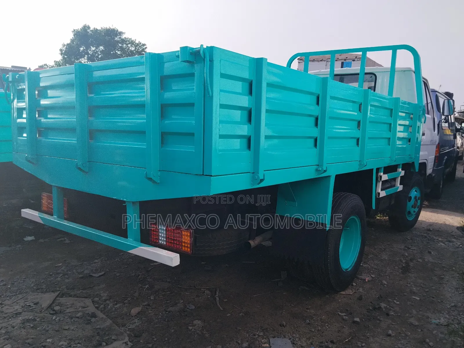 Toyota Dyna200 White and Light Blue