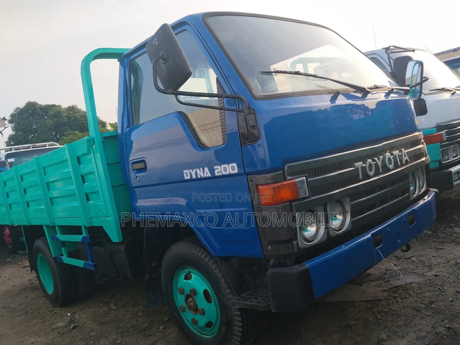 Toyota Dyna200 Blue and Light Green