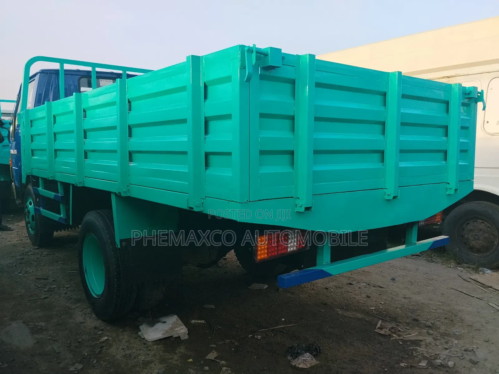 Toyota Dyna200 Blue and Light Green