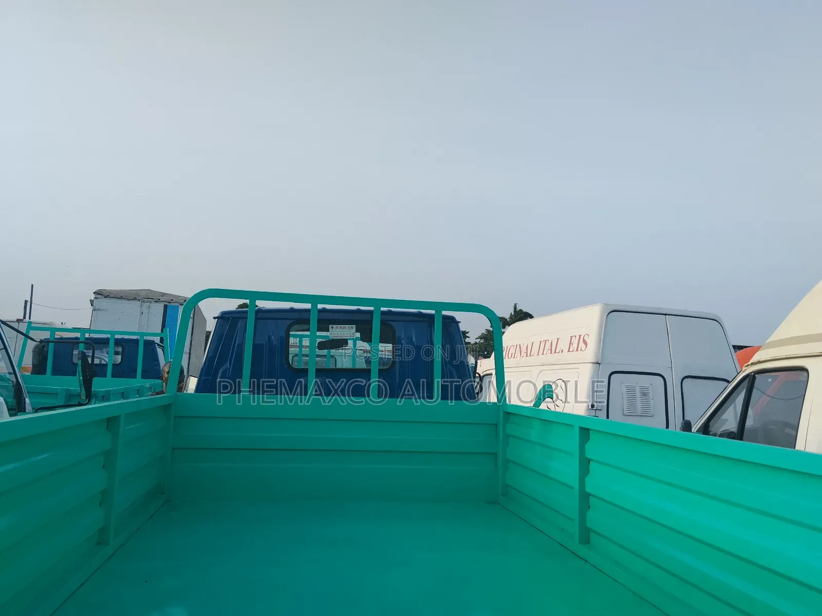 Toyota Dyna200 Blue and Light Green