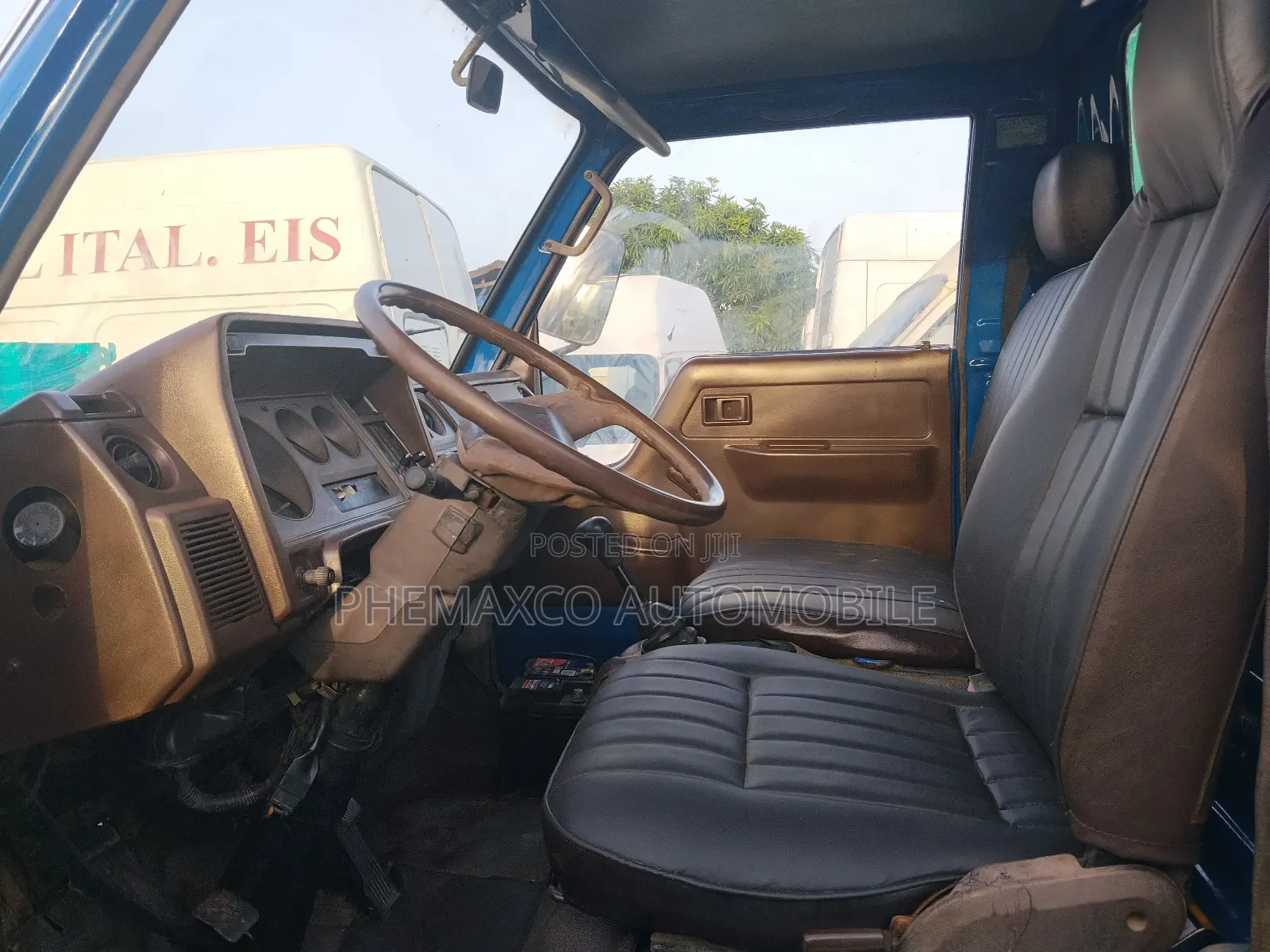 Toyota Dyna200 Blue and Light Green