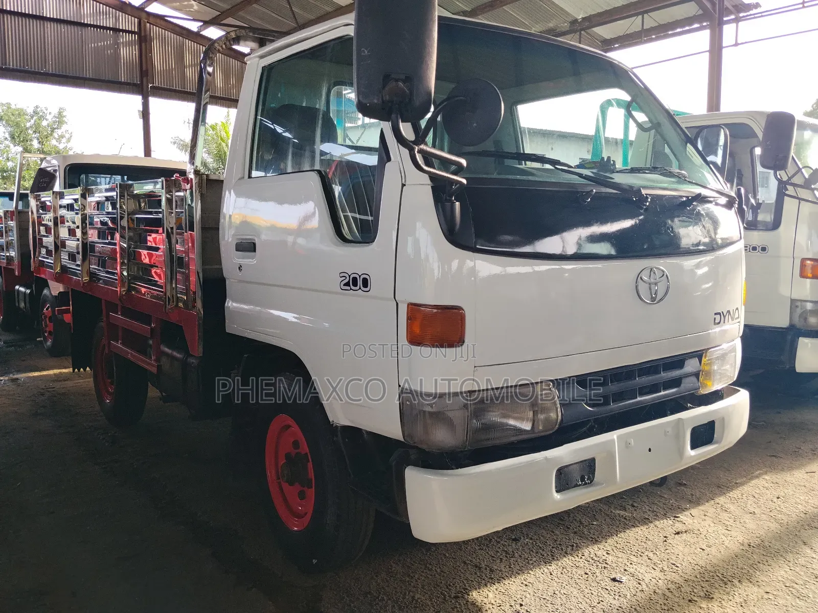 Toyota Dyna200 4 Tires