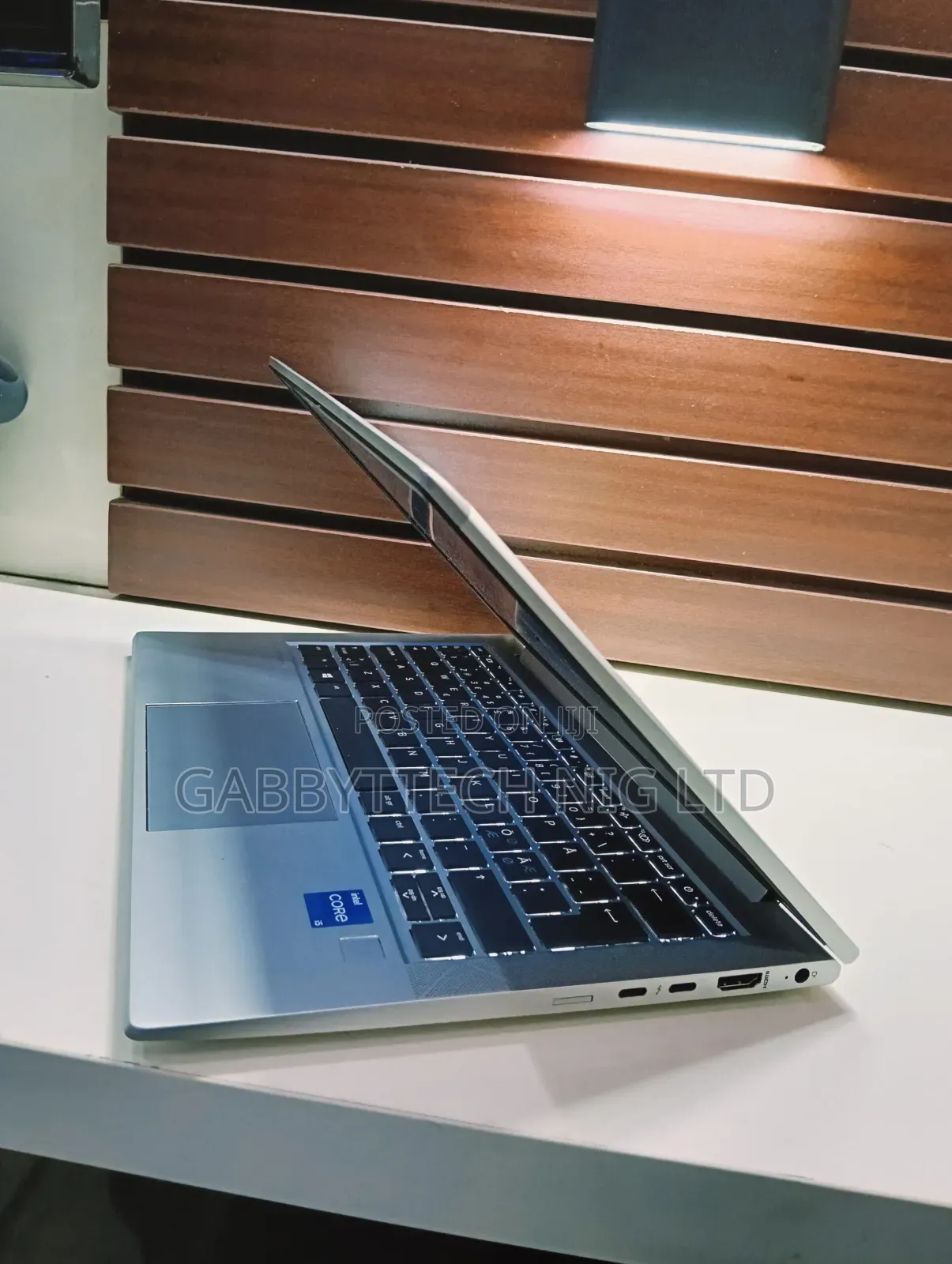 New Laptop HP EliteBook 830 G8 16GB Intel Core i7 SSD 512GB