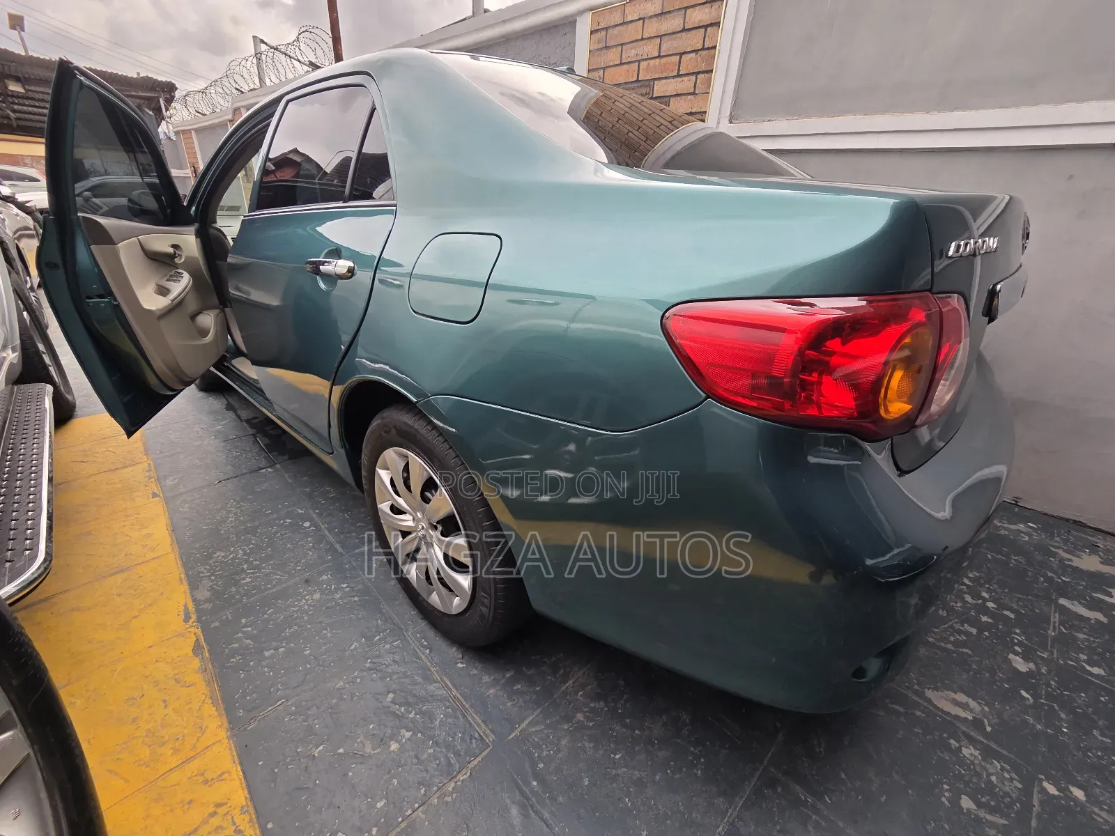 Toyota Corolla LE 4dr Sedan (1.8L 4cyl 4A) 2010 Gray