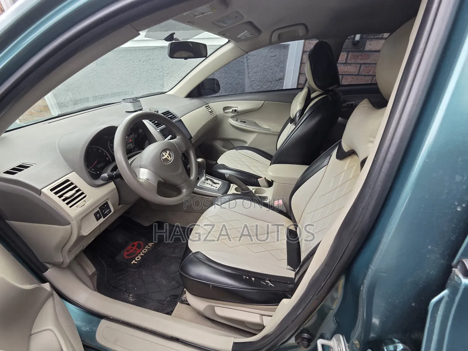 Toyota Corolla LE 4dr Sedan (1.8L 4cyl 4A) 2010 Gray