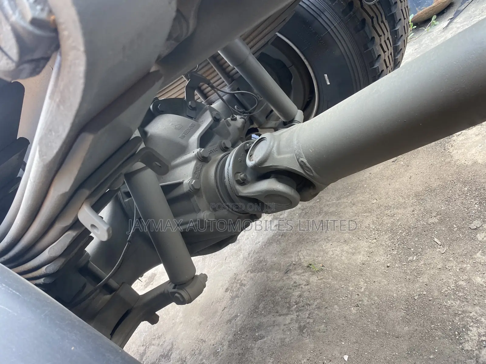 Howo 371 , 6 Tyres Yellow