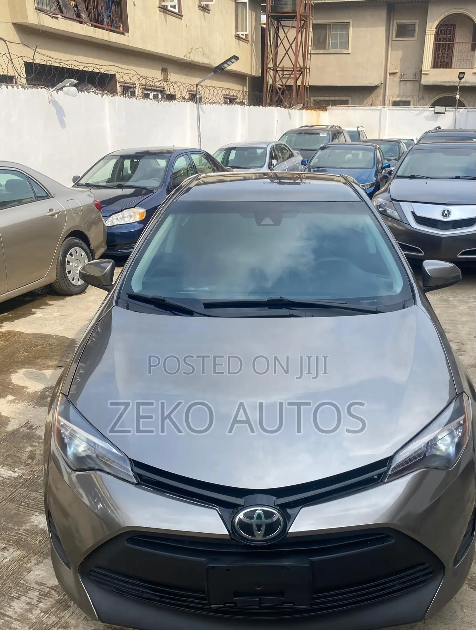 Toyota Corolla LE (1.8L 4cyl 2A) 2018 Gray