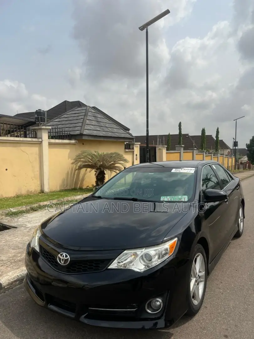 Toyota Camry SE Sport 4dr Sedan w/Prod. End 11/13 (2.5L 4cyl 6A) 2014