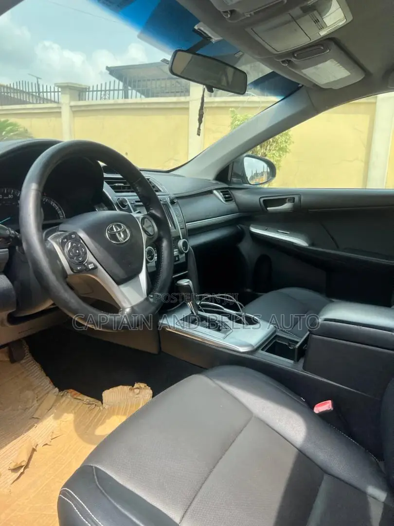 Toyota Camry SE Sport 4dr Sedan w/Prod. End 11/13 (2.5L 4cyl 6A) 2014