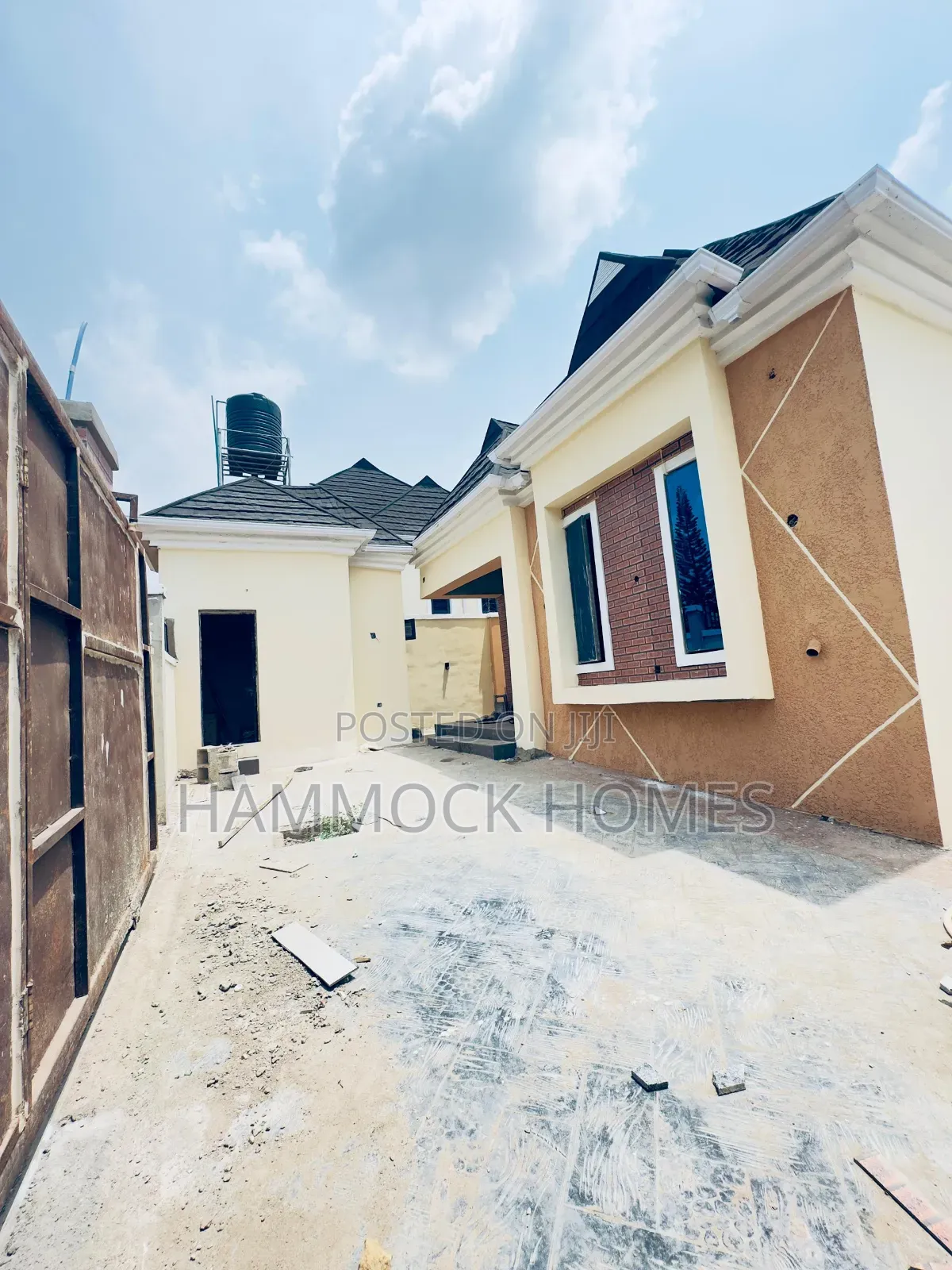 4bdrm Bungalow in Ile Tuntun Estate, Jericho for sale