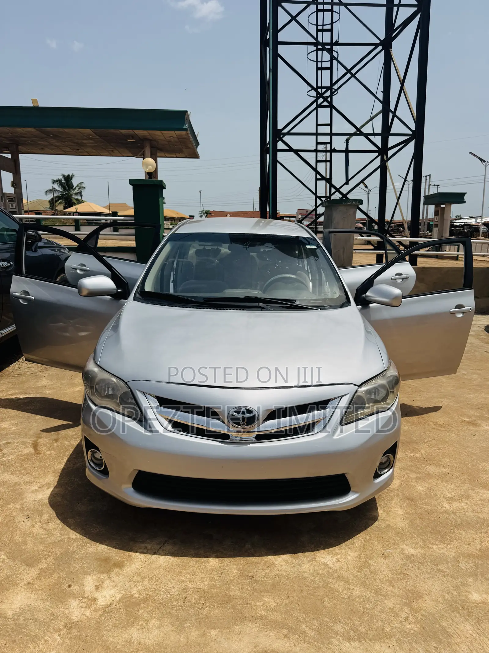 Toyota Corolla LE 4dr Sedan (1.8L 4cyl 4A) 2012 Silver