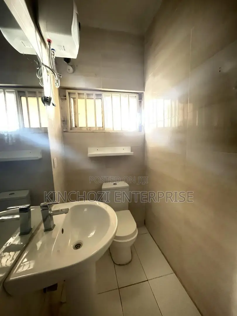 3bdrm Penthouse in Cardogan Estate, Osapa london for sale