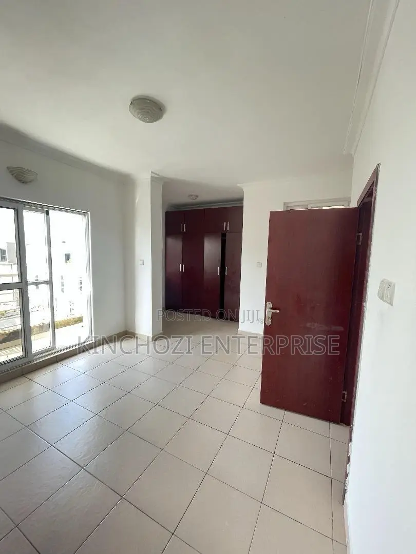 3bdrm Penthouse in Cardogan Estate, Osapa london for sale