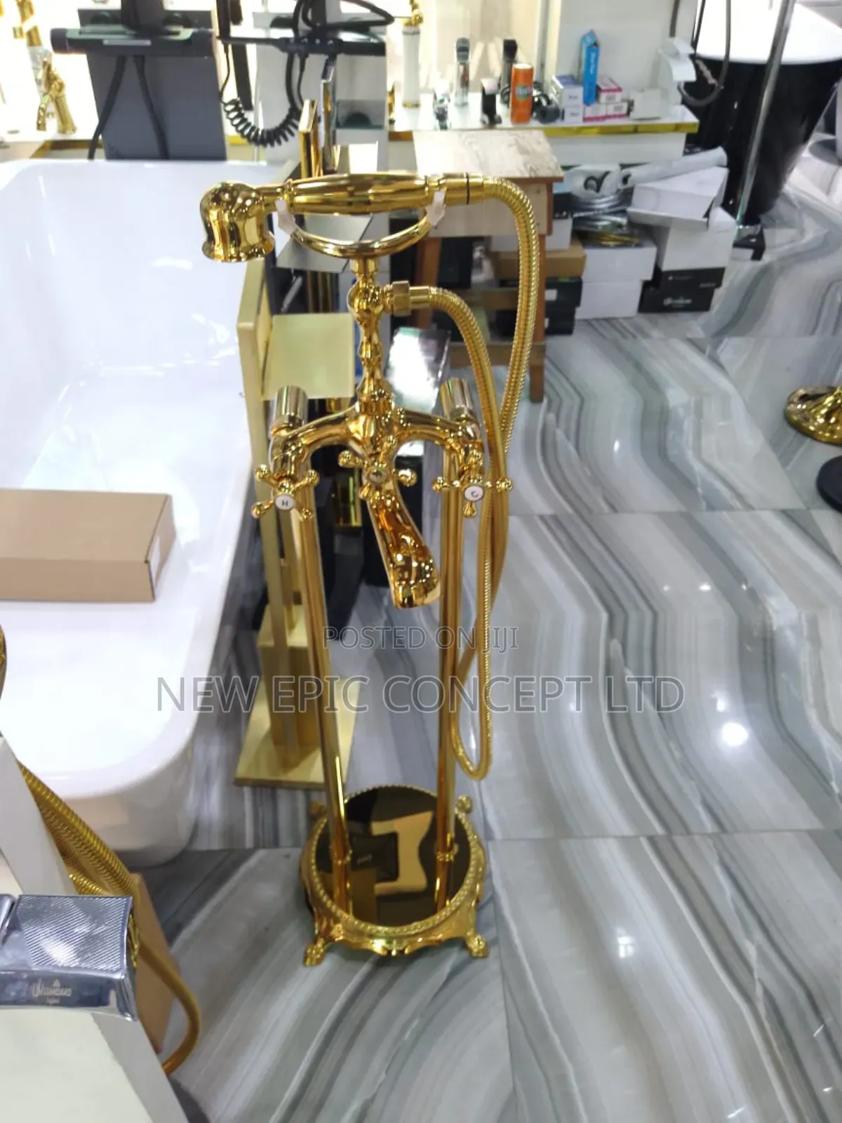 Gold Standing Bathtub Shower Mixer With Complete Accessories