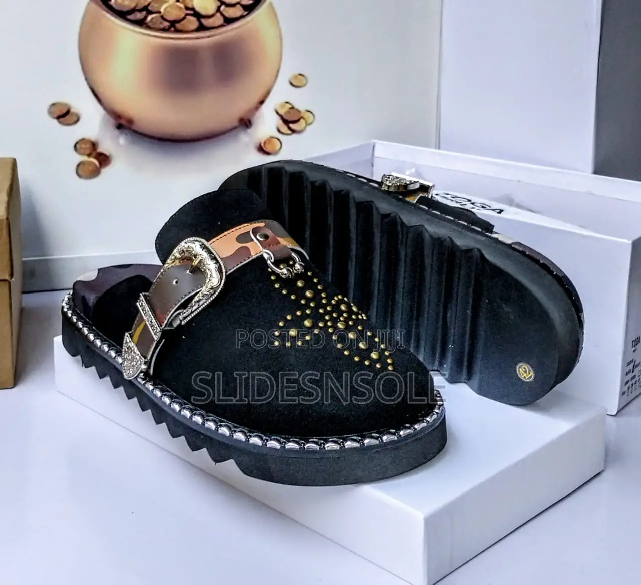 Toga Virilis Suede Studded M