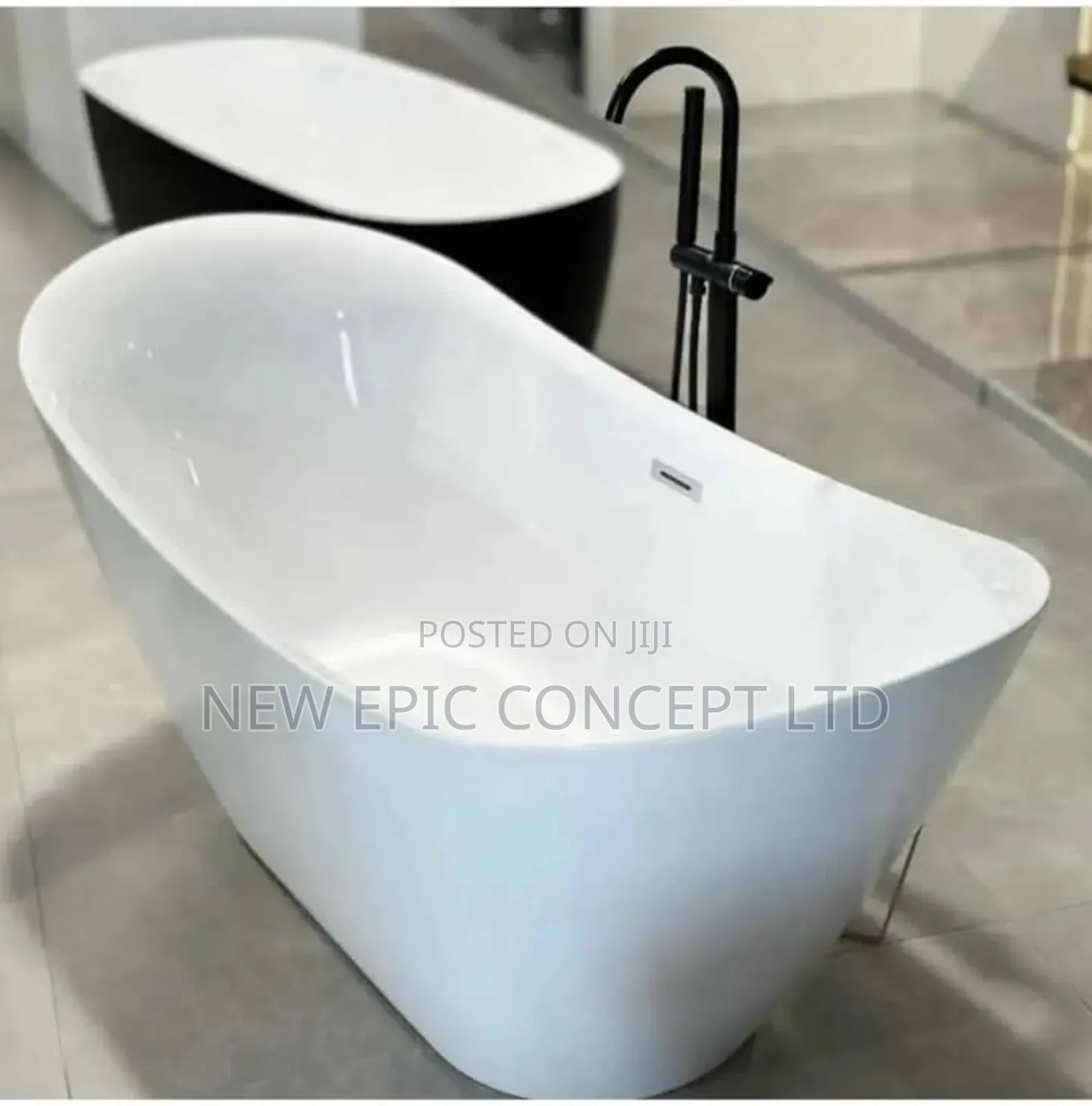 England Made Acrylic Bathtub With Black Shower
