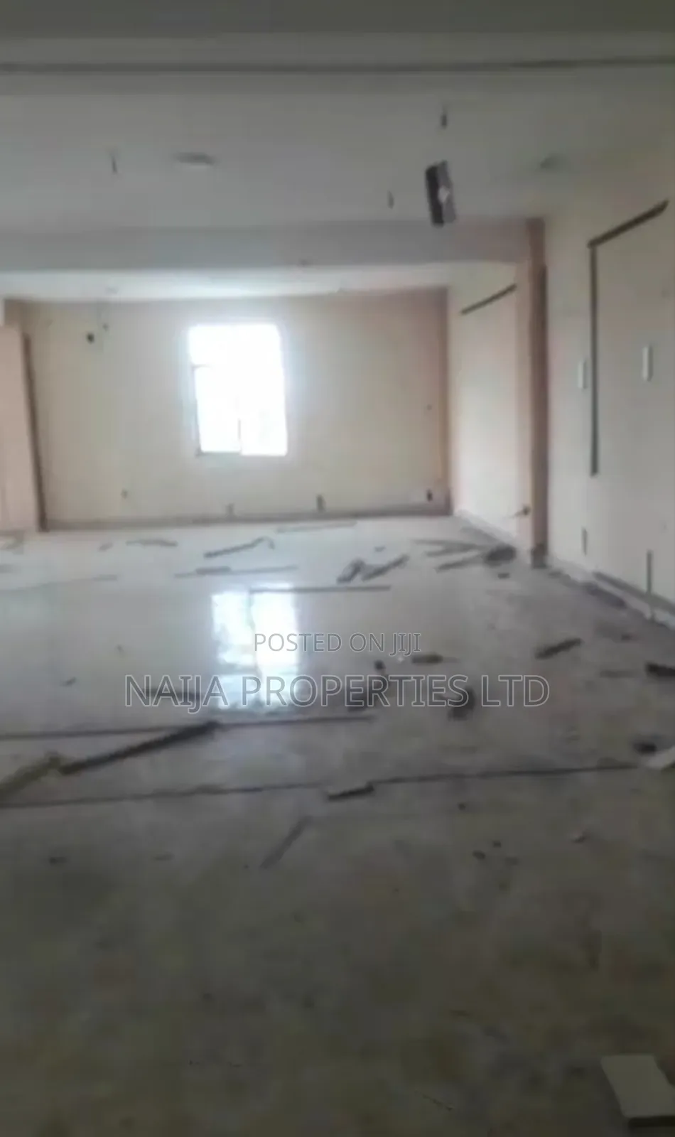 180sqm Open Plan Space Directly on the Express at Lakowe for Rent