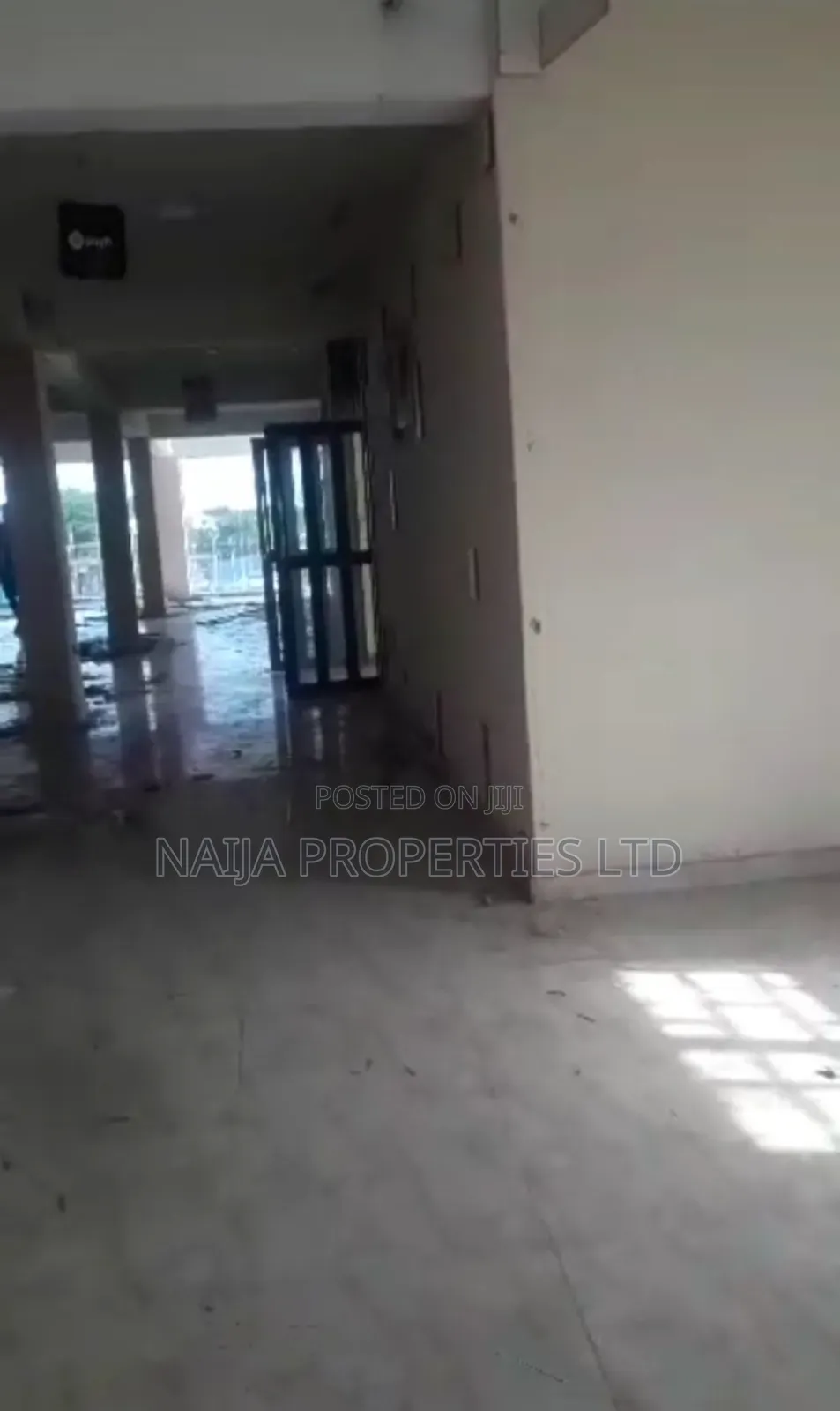 180sqm Open Plan Space Directly on the Express at Lakowe for Rent
