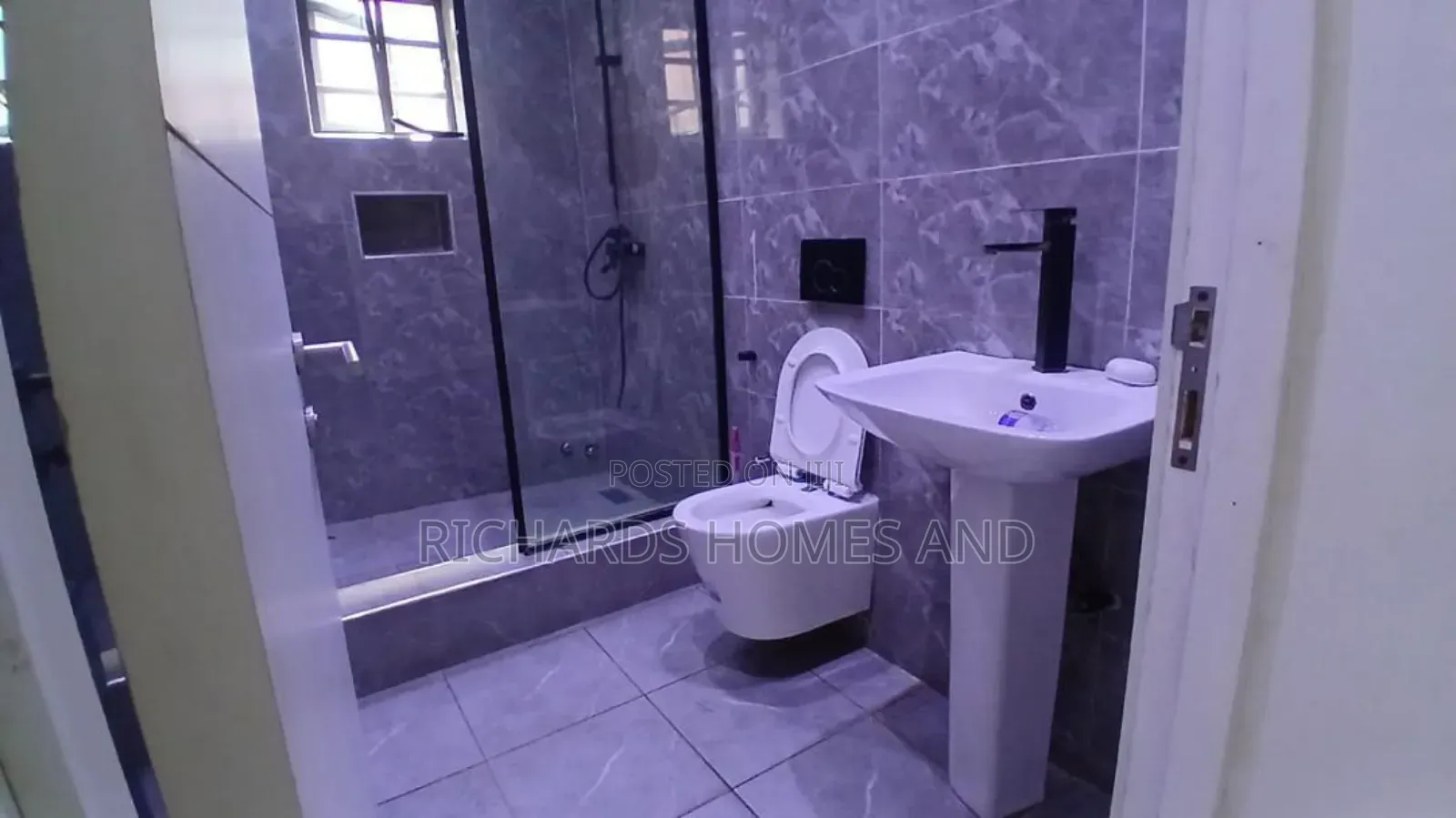 3bdrm Block of Flats in U3 Estate, Lekki Phase 1 for rent