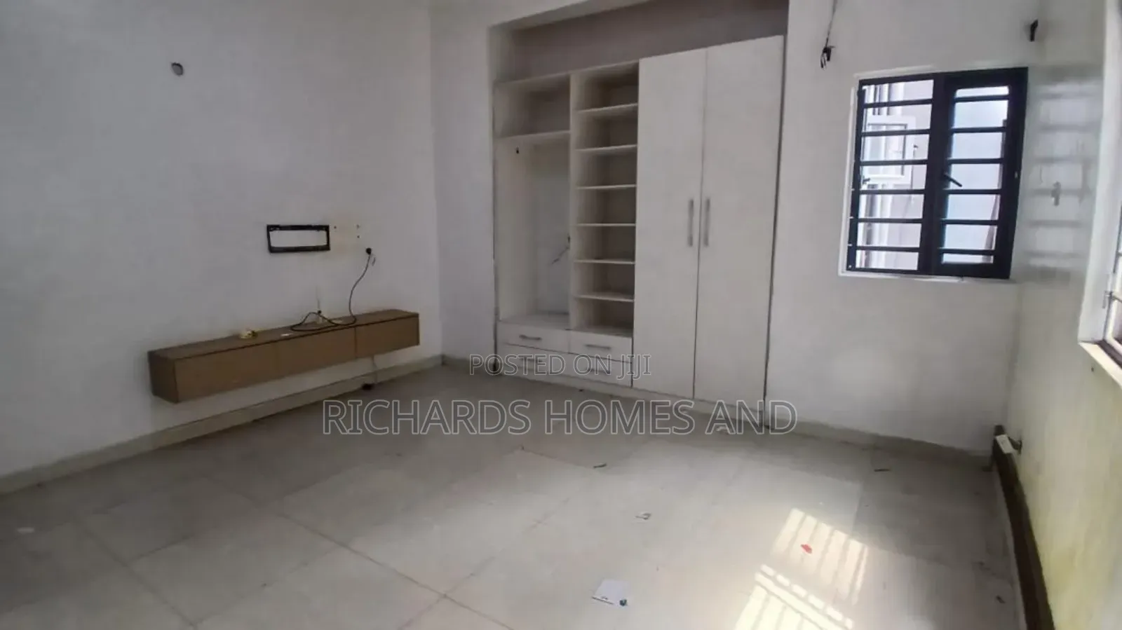 3bdrm Block of Flats in U3 Estate, Lekki Phase 1 for rent
