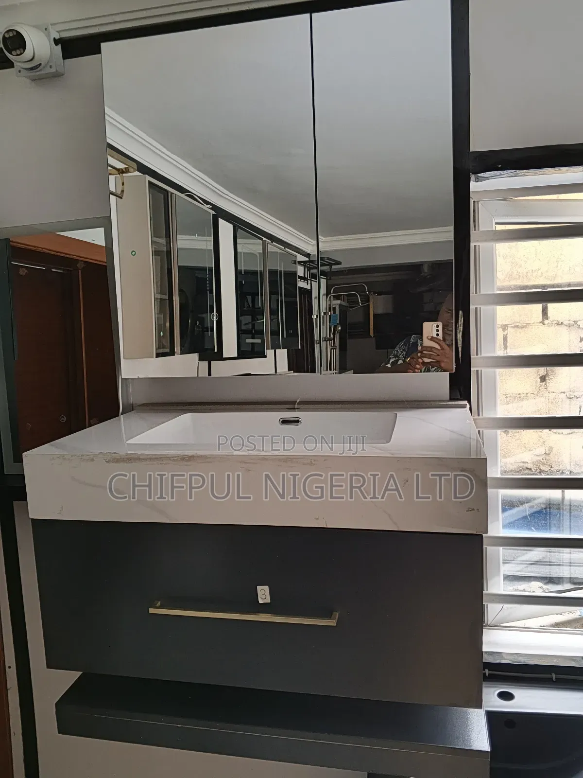 Rijoys Cabinet With Mirror