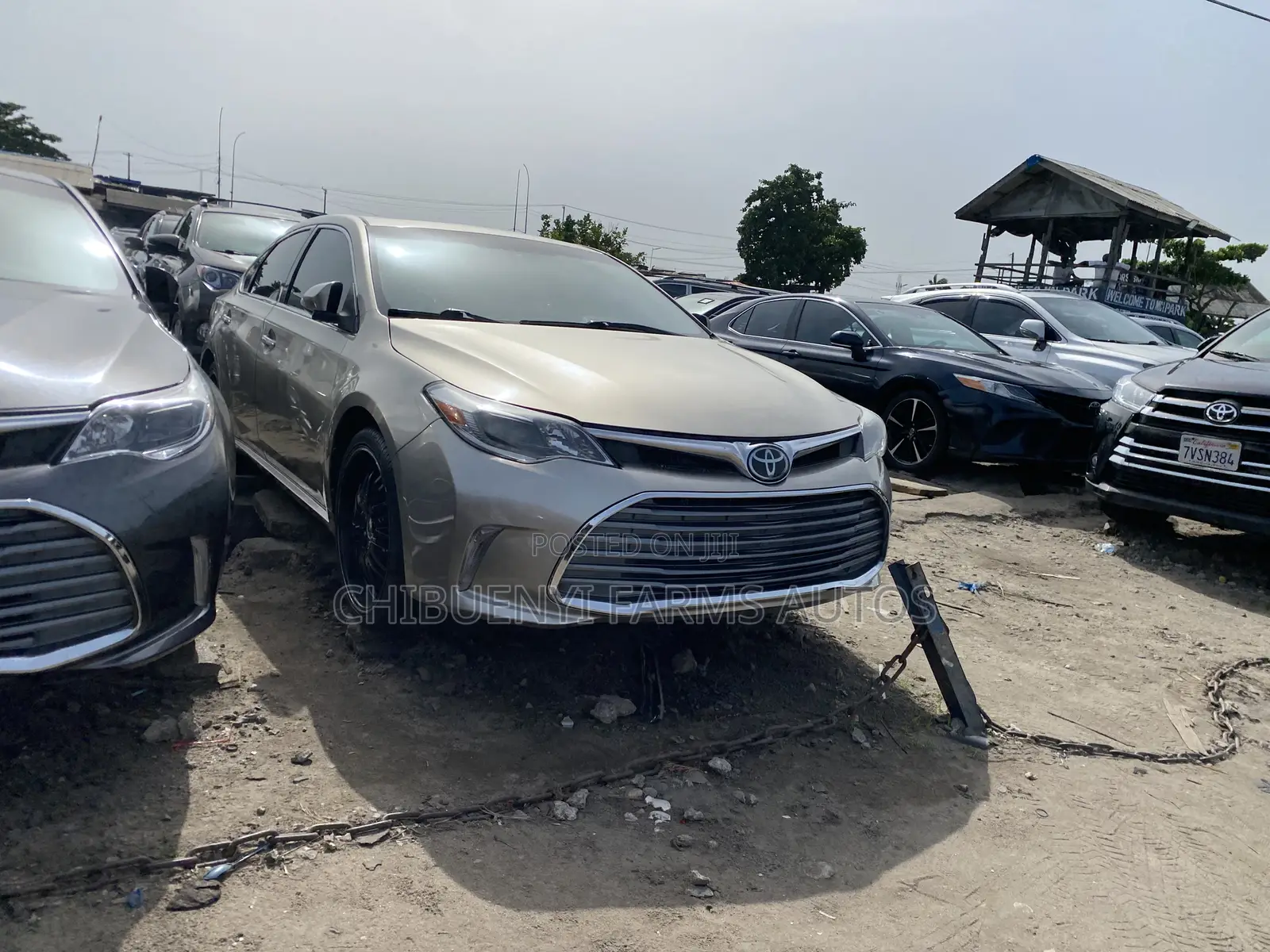 Toyota Avalon Limited 4dr Sedan (3.5L 6cyl 6A) 2014 Gold