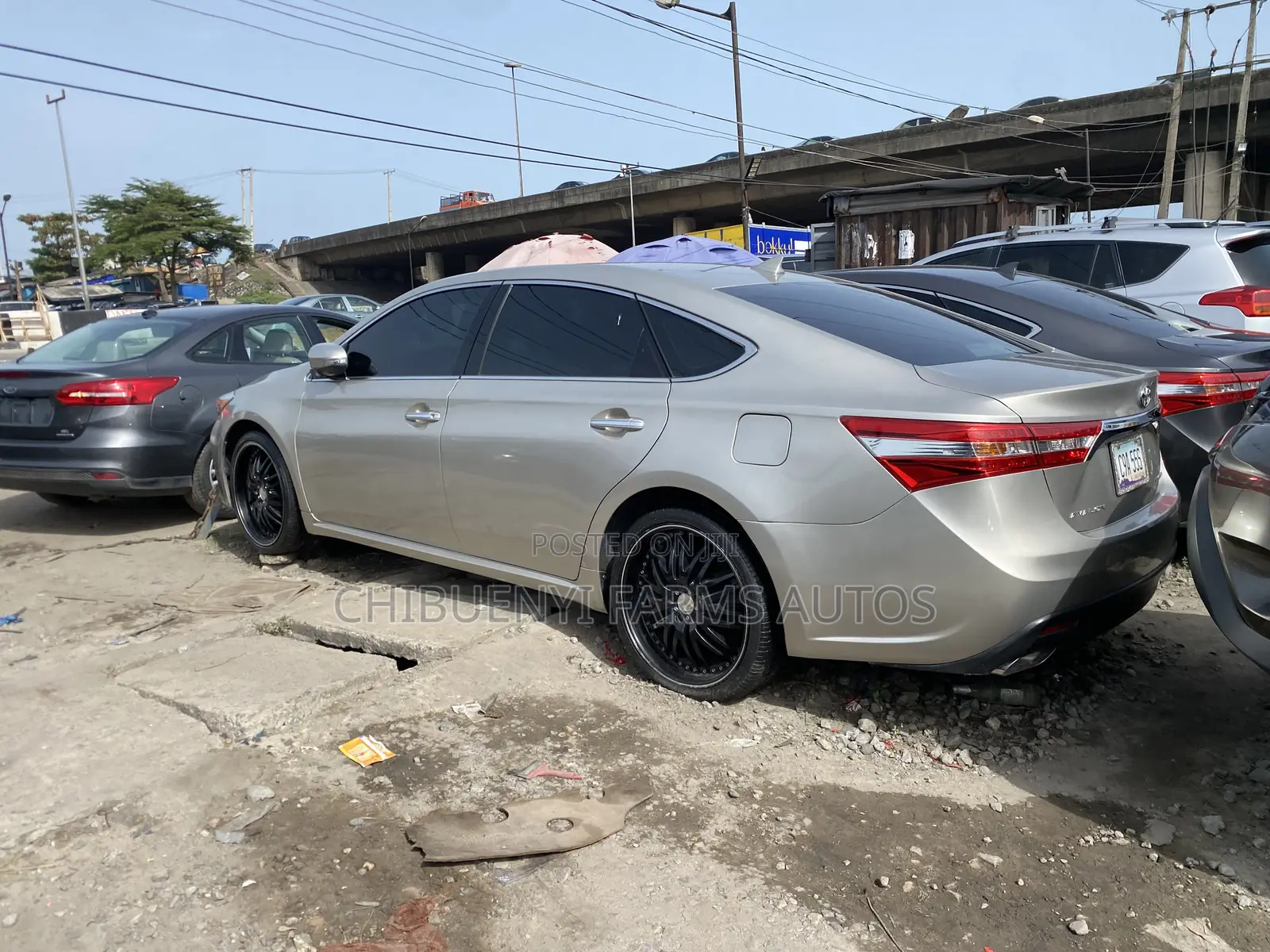 Toyota Avalon Limited 4dr Sedan (3.5L 6cyl 6A) 2014 Gold