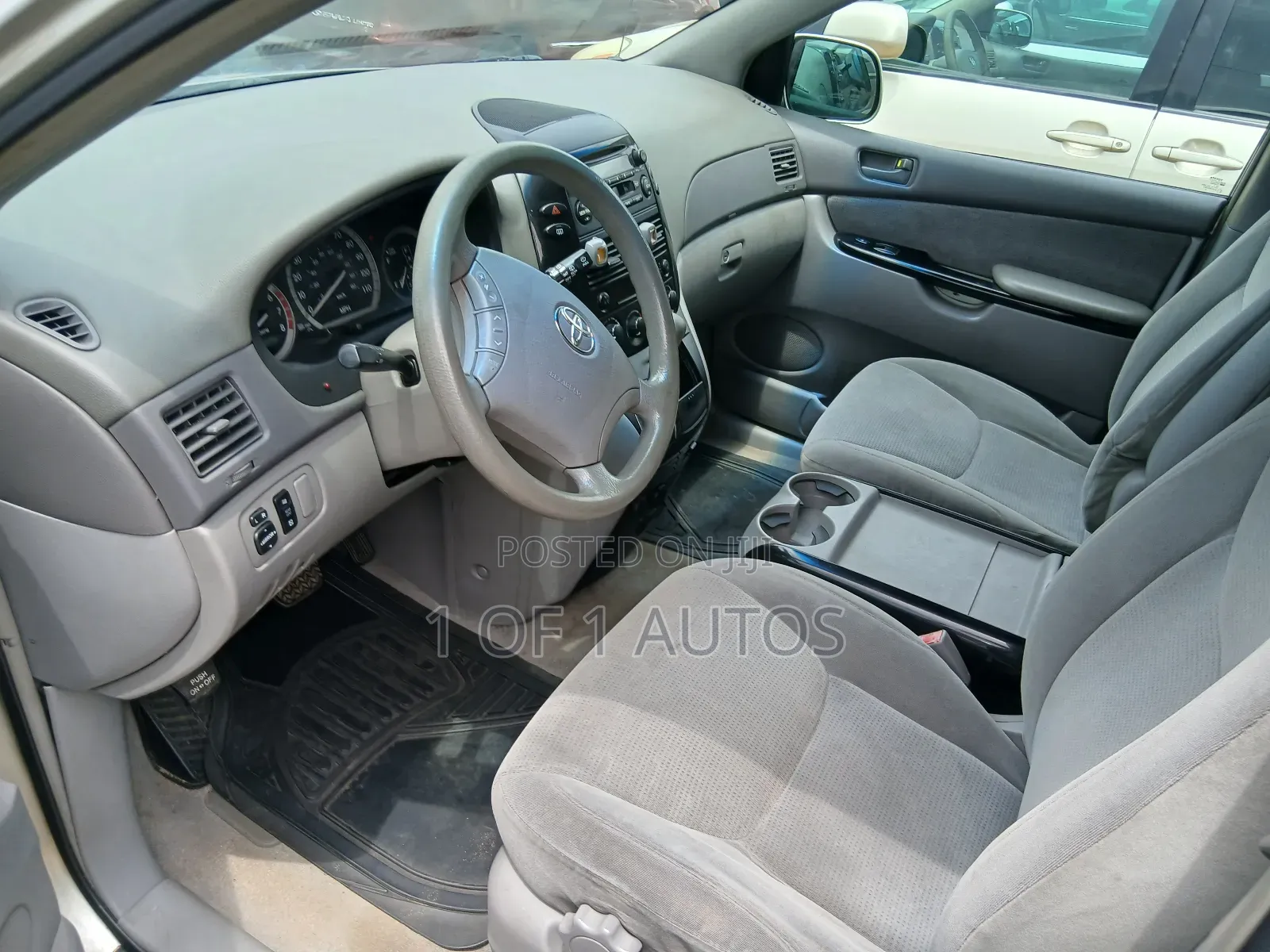 Toyota Sienna LE AWD (3.3L V6 5A) 2004 Silver