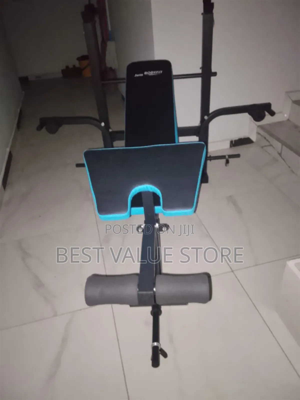 Weight Bench With Butterfly Weight