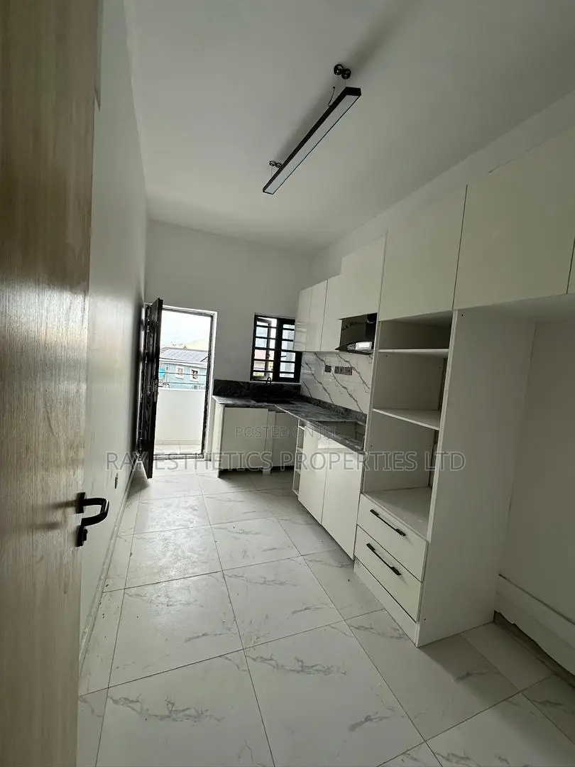 2bdrm Block of Flats in Alpha Beach Road, Igbo-efon for sale