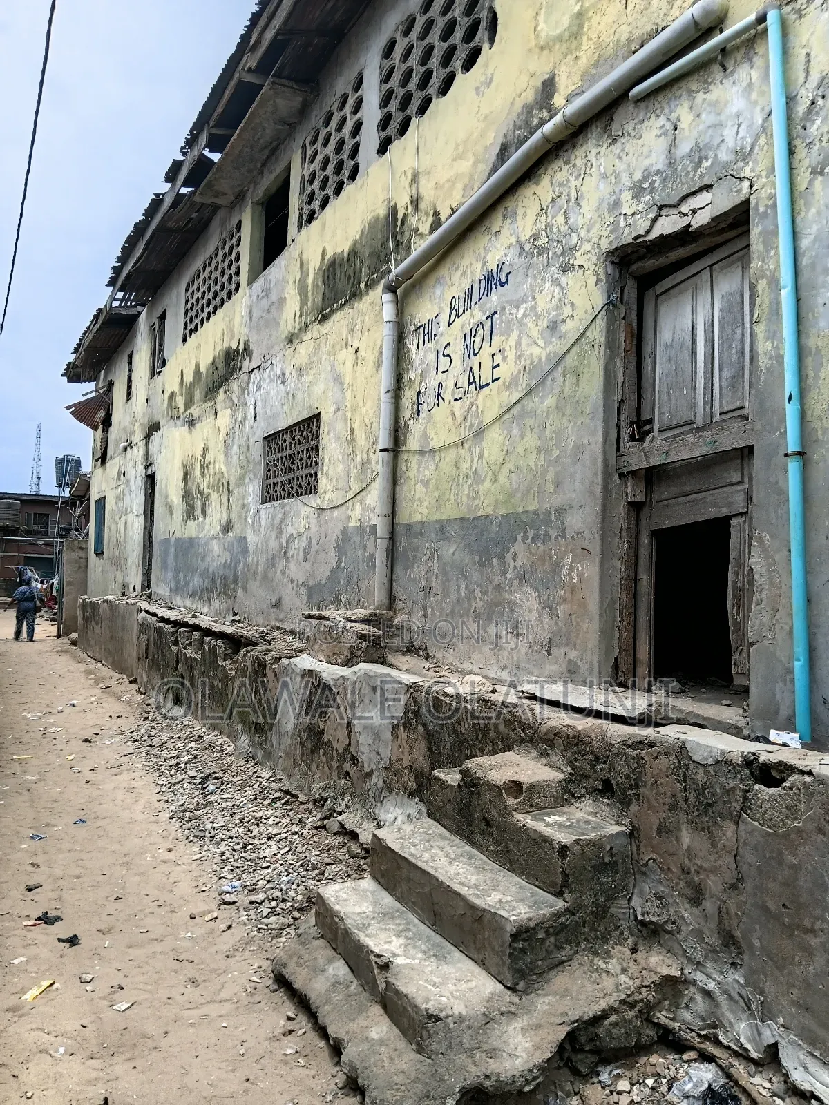 3bdrm Block of Flats in Amuwo for sale