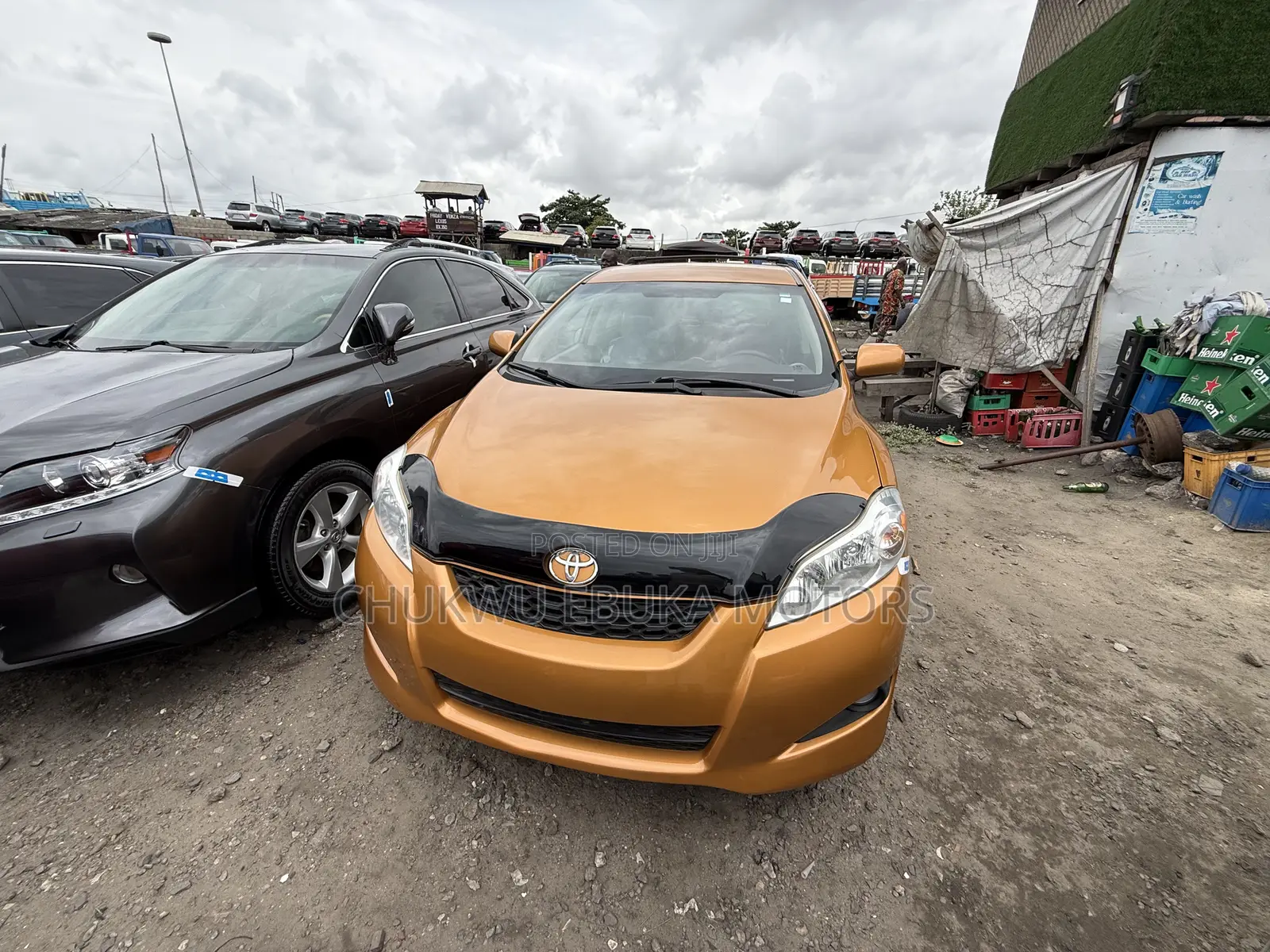 Toyota Matrix S Hatchback AWD (2.4L 4cyl 4A) 2010 Gold