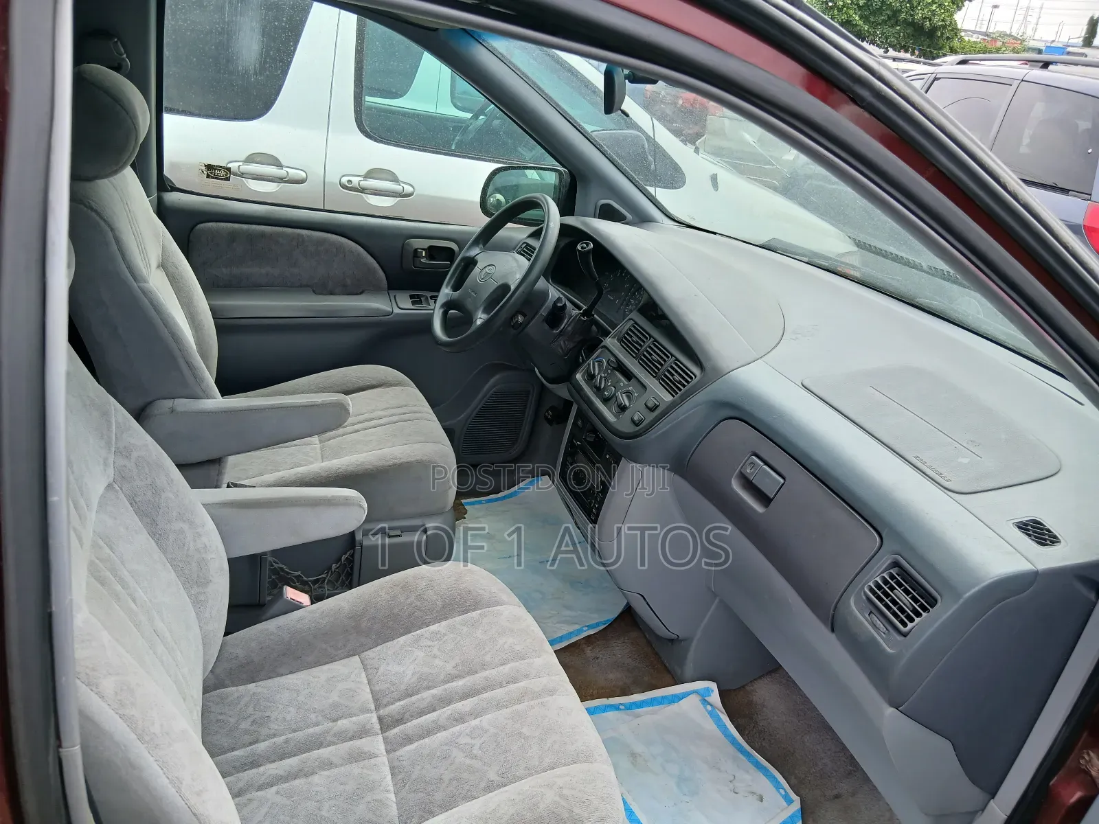 Toyota Sienna LE & 1 hatch 2000 Red