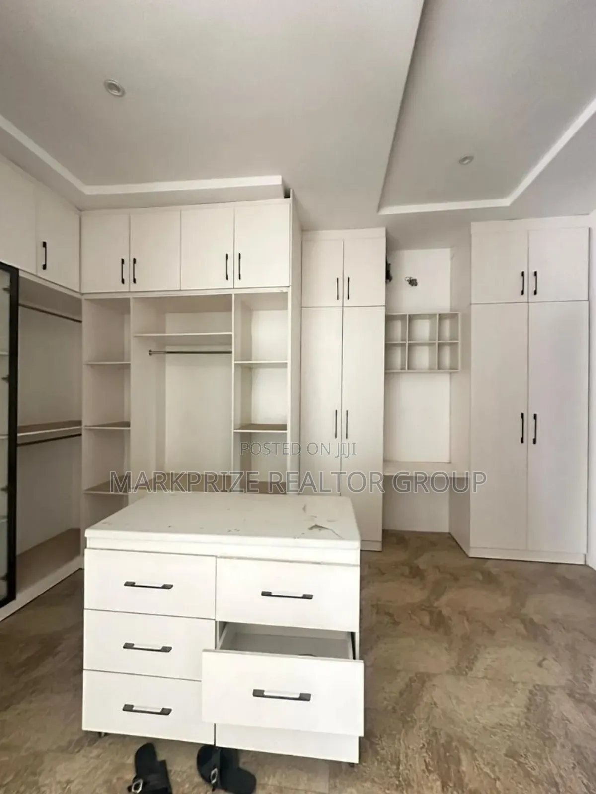 2bdrm Apartment in Surulere Lagos for sale