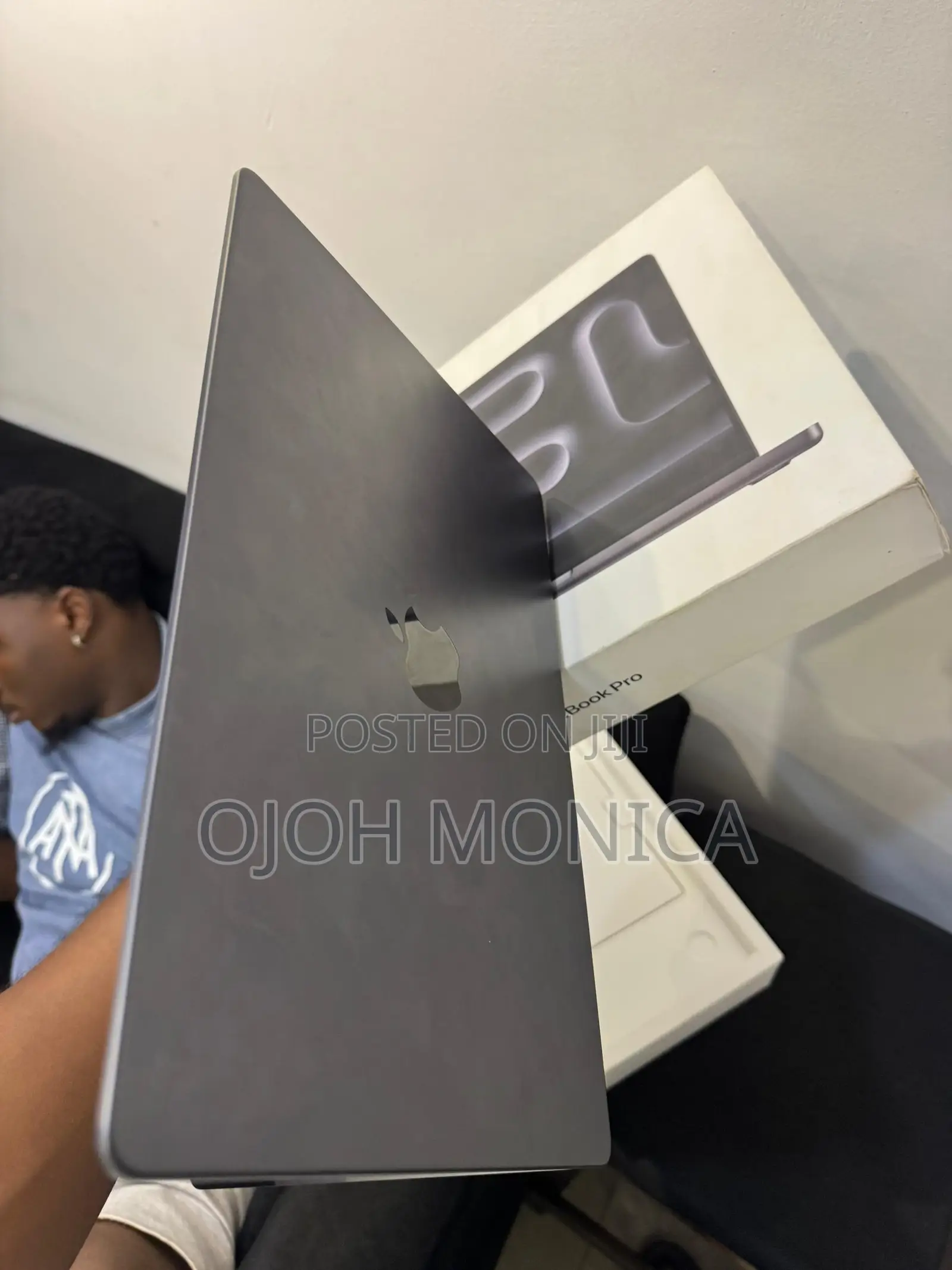 Laptop Apple MacBook Pro 2025 M5 14-inch 16GB Apple M5 SSD 512GB
