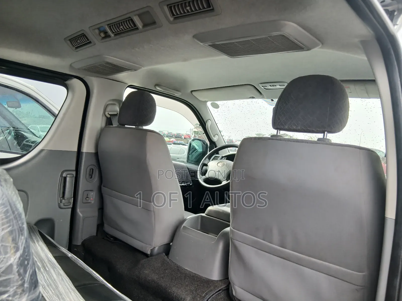 Toyota HiAce 2010 Silver
