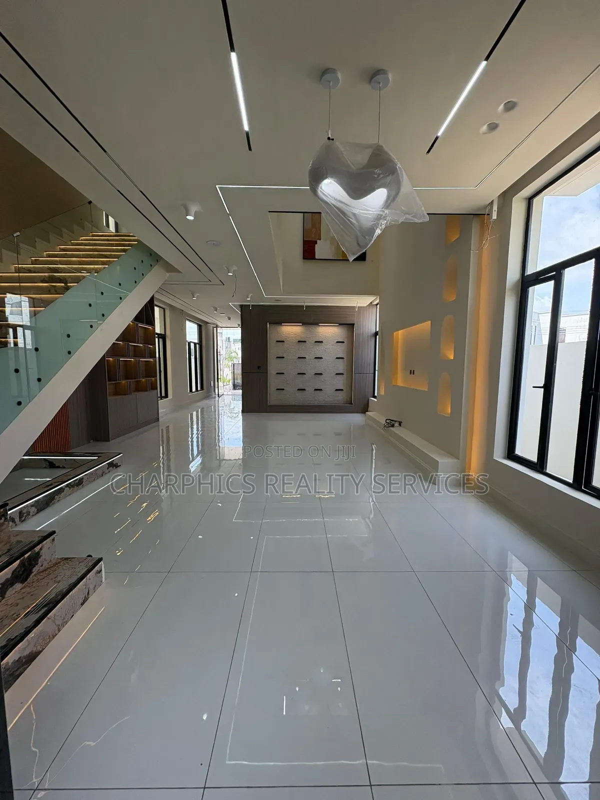 5bdrm Duplex in Lekki Phase 2 for sale