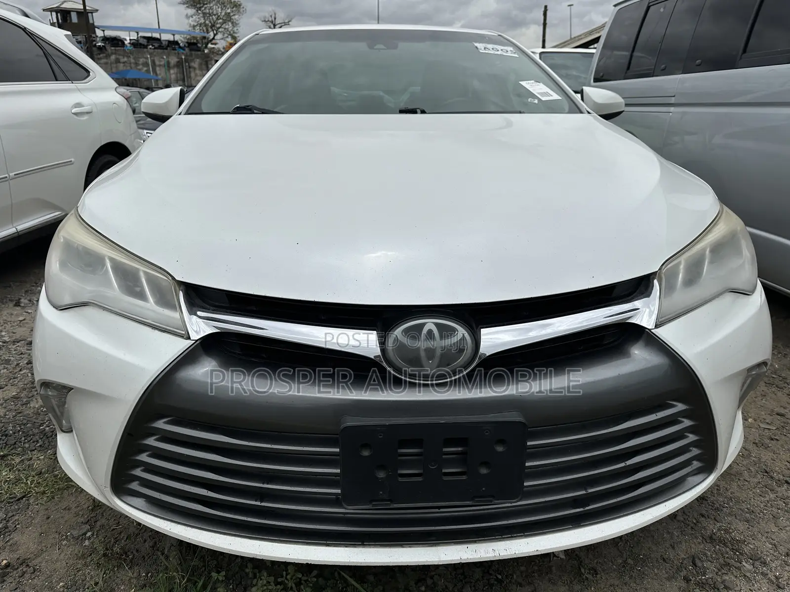 Toyota Camry XLE 4dr Sedan (3.5L 6cyl 6A) 2017 White