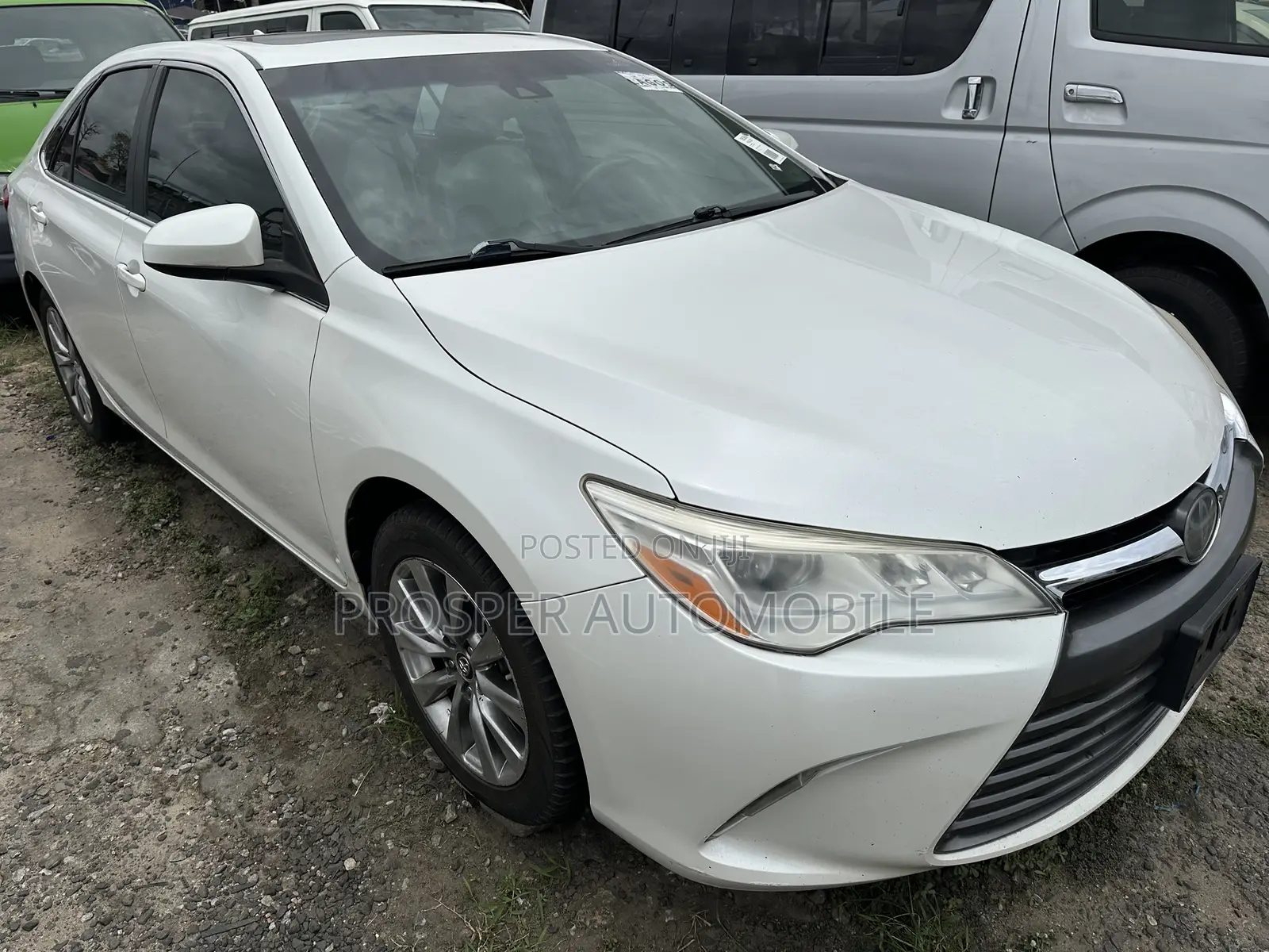 Toyota Camry XLE 4dr Sedan (3.5L 6cyl 6A) 2017 White