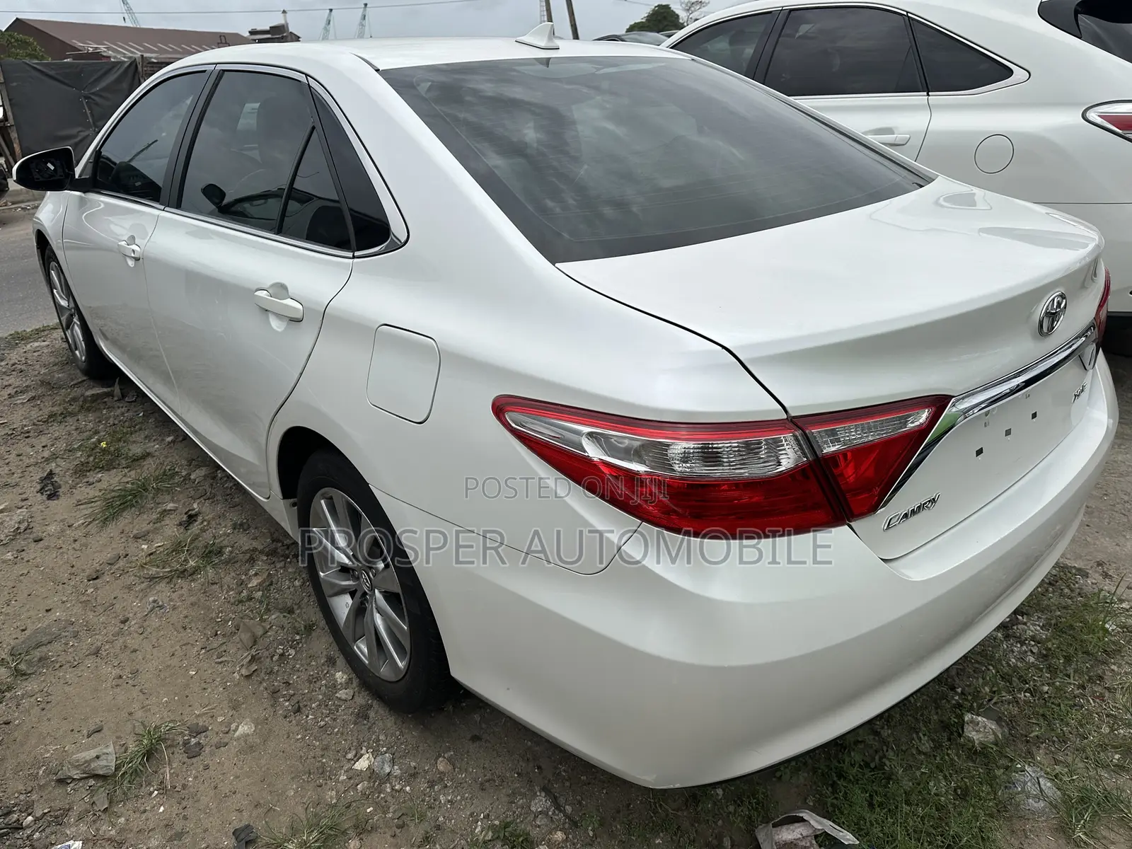 Toyota Camry XLE 4dr Sedan (3.5L 6cyl 6A) 2017 White