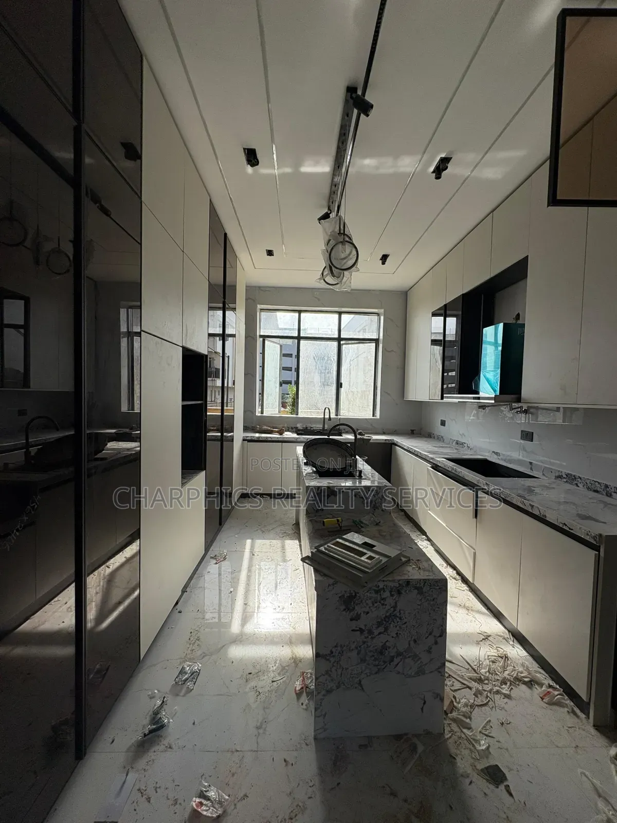 5bdrm Duplex in Lekki Phase 1 for sale