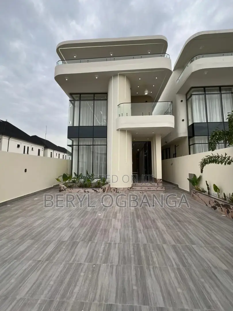 5bdrm Duplex in Lekki Phase 2 for sale