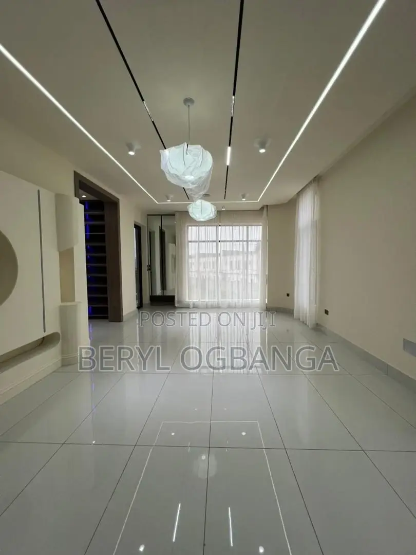 5bdrm Duplex in Lekki Phase 2 for sale