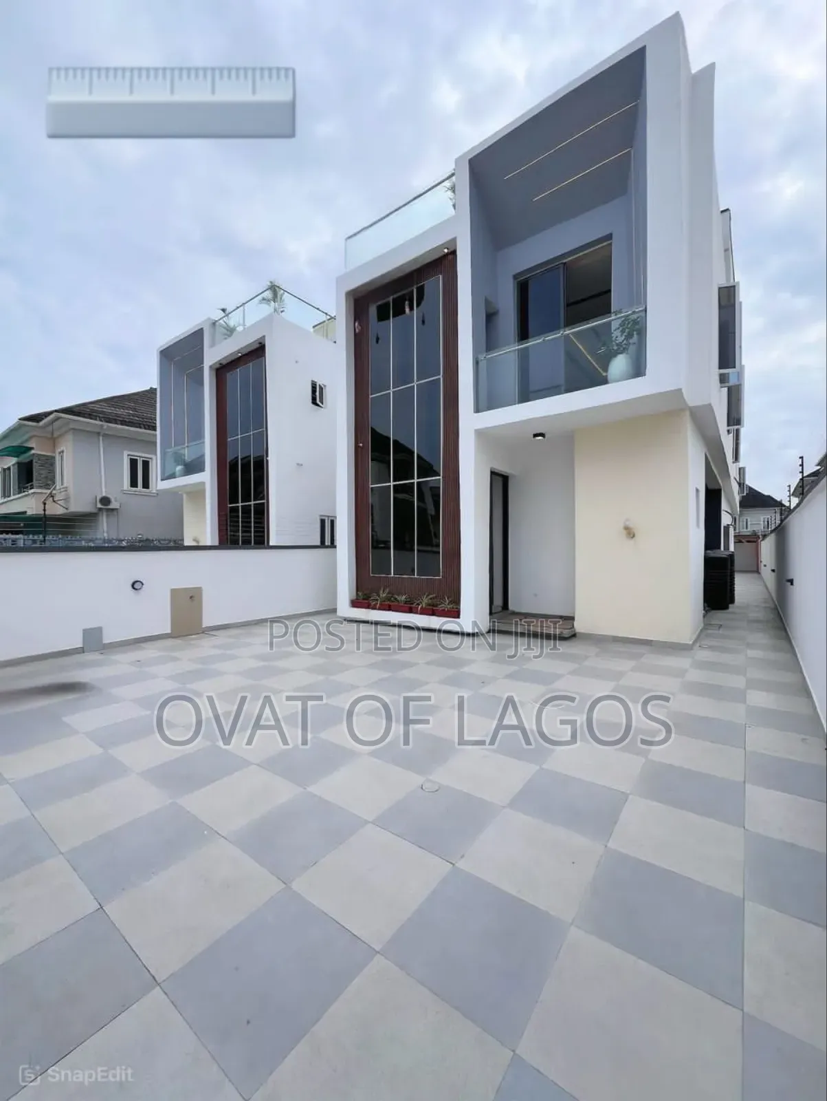 5bdrm Duplex in Chevron for sale