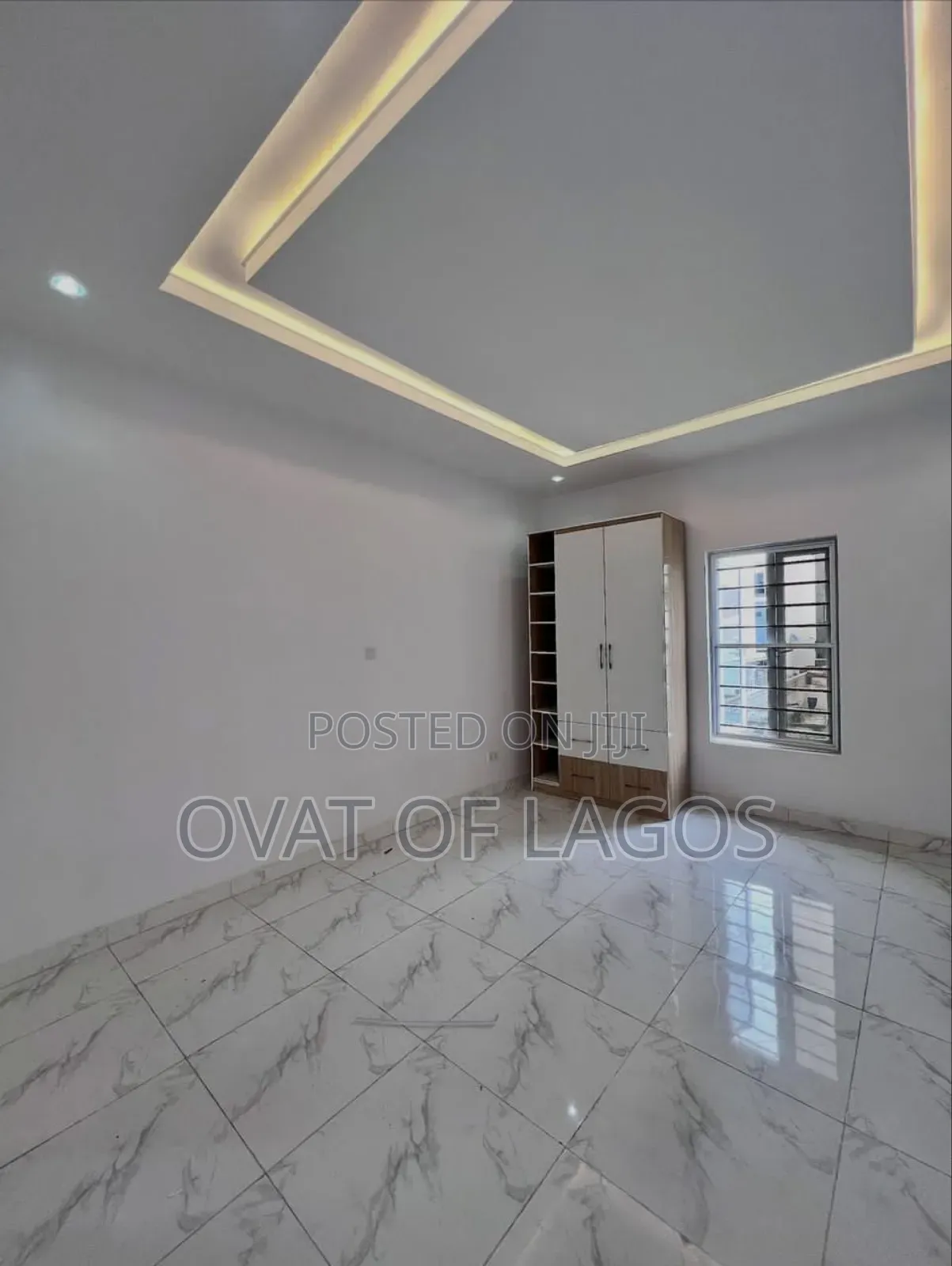 5bdrm Duplex in Chevron for sale