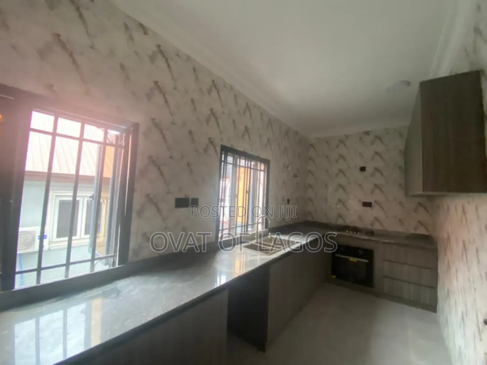 5bdrm Duplex in Chevron for rent