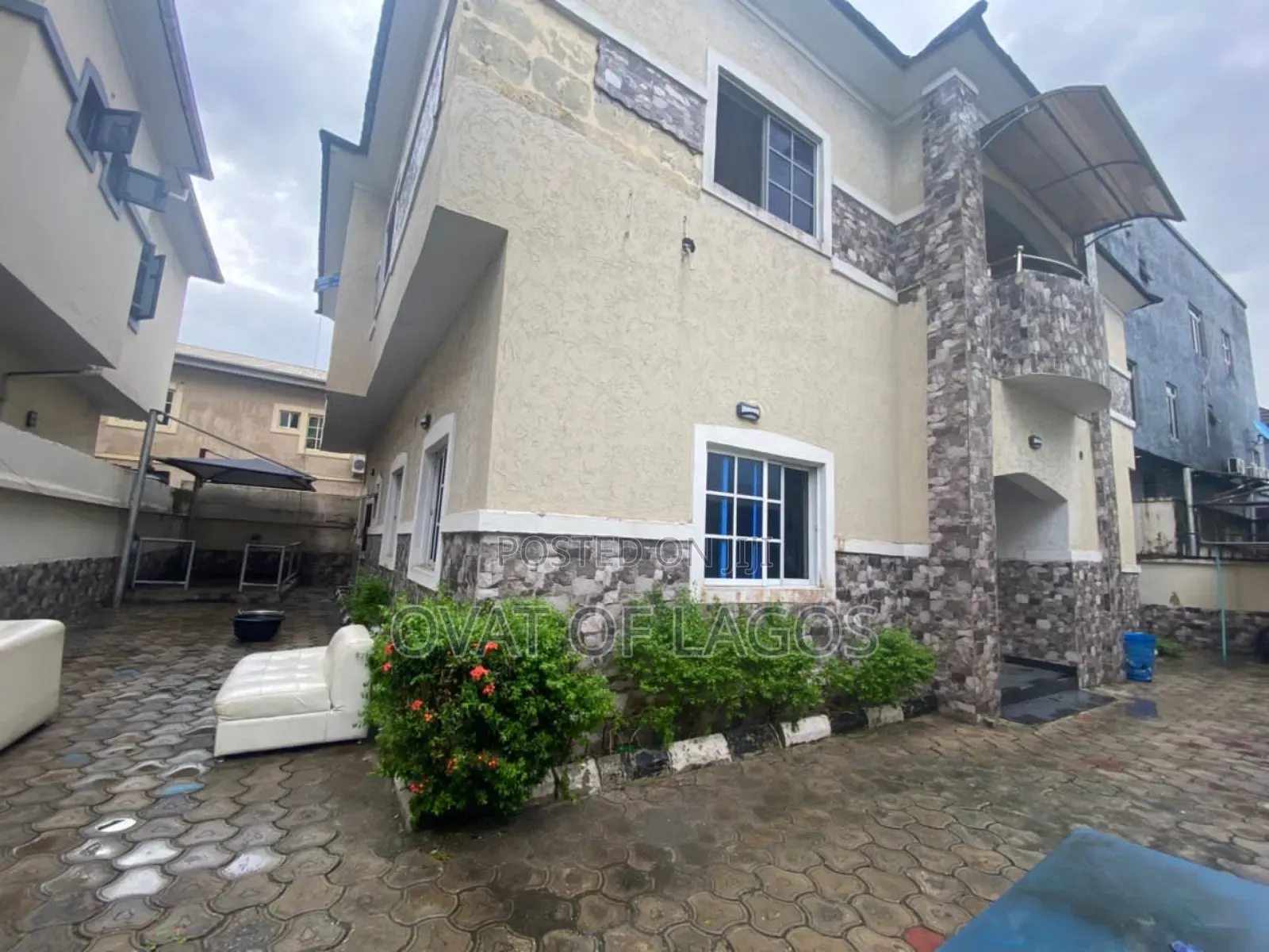 5bdrm Duplex in Chevron for rent