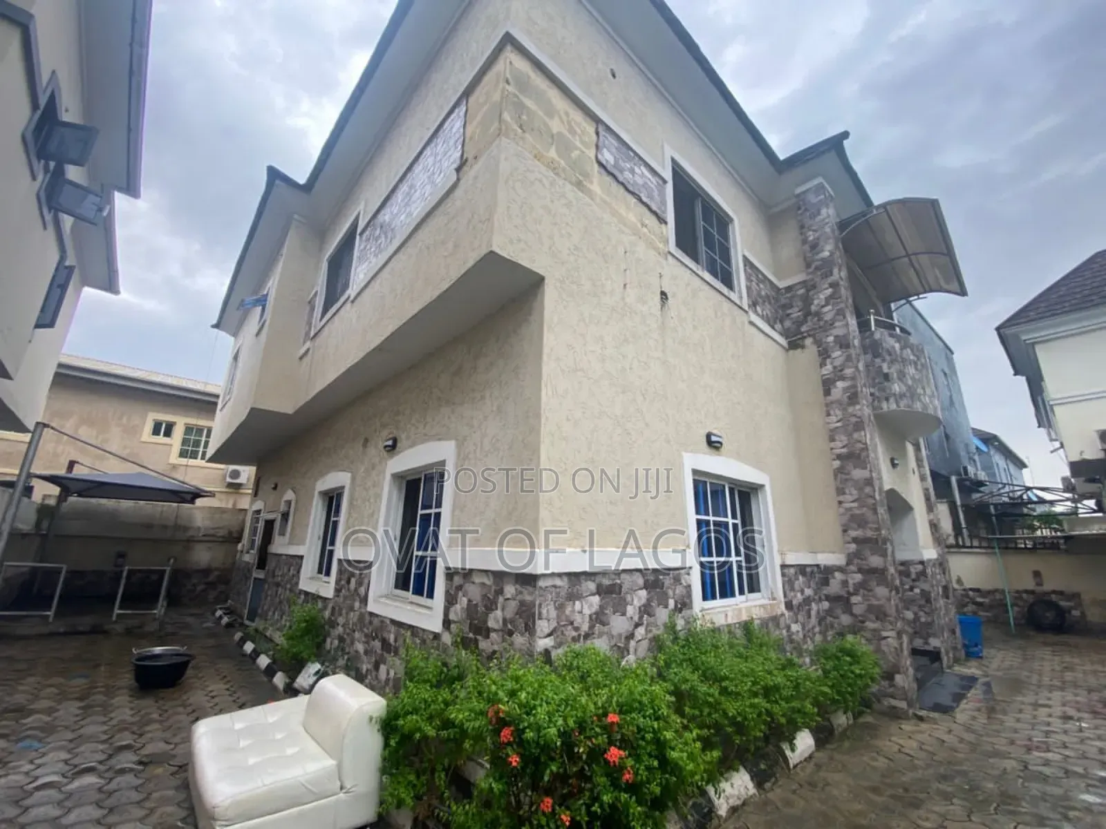 5bdrm Duplex in Chevron for rent