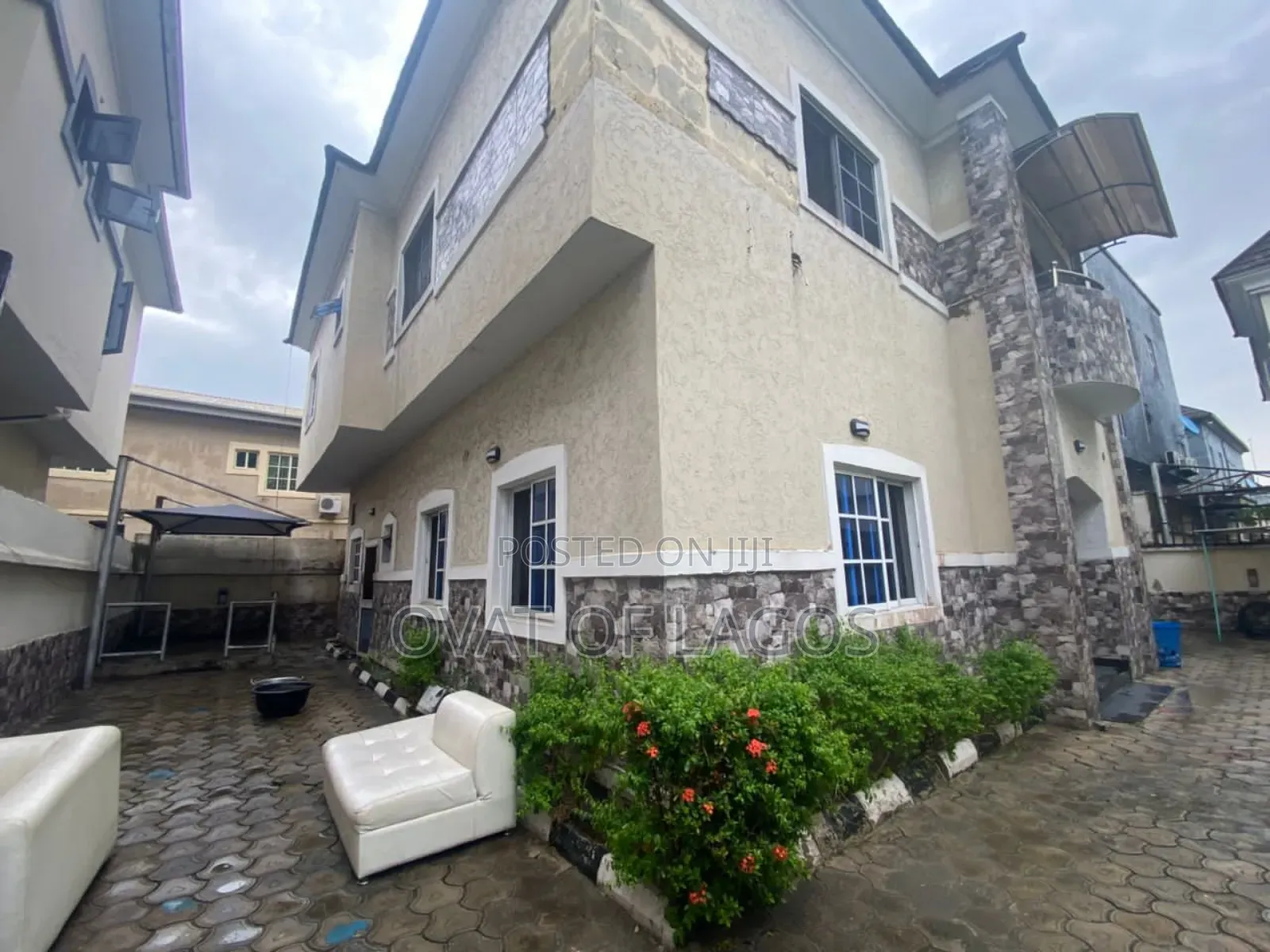 5bdrm Duplex in Chevron for rent
